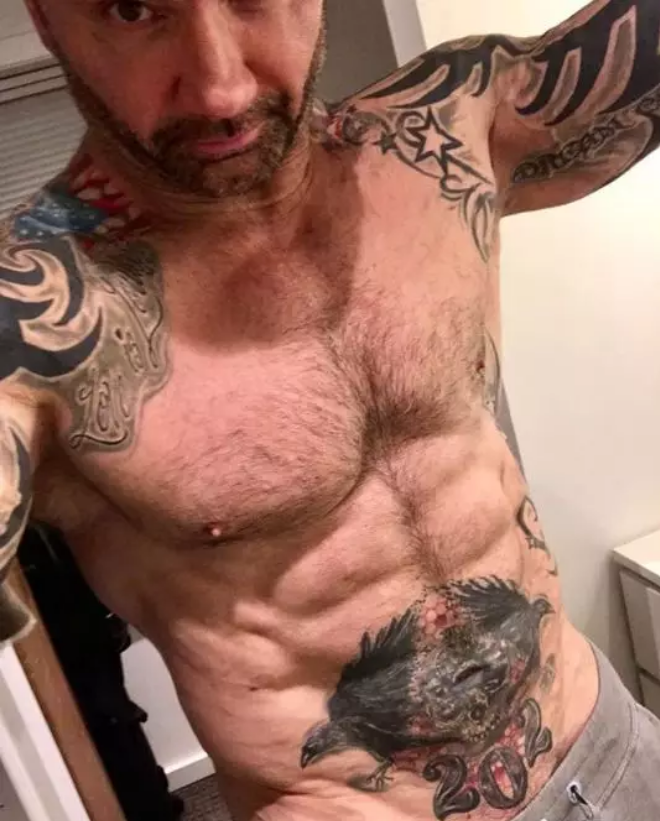 WWE前冠军野兽“巴蒂斯塔”Instagram秀纹身，太帅了