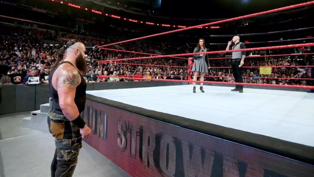 RAW丨院长和赛斯恩怨升级，布朗和独狼约战TLC，隆达发誓复仇夏洛特