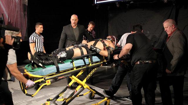 一旦失误非死即伤！WWE中常见的五大最危险杀招！