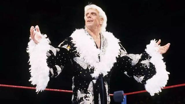 WWE与多名传奇老将签署“不许跳槽”合同，用钞票减少威胁