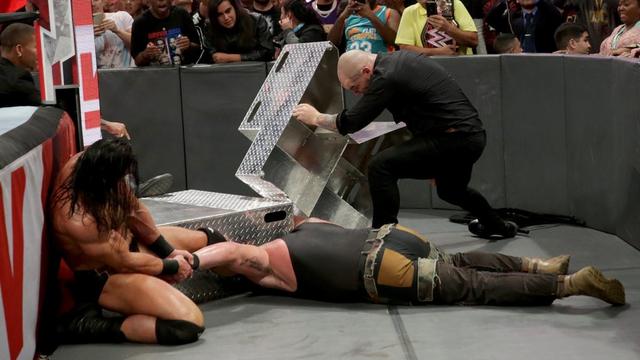 WWE又一台柱级巨星严重受伤？外媒专家：问题不大