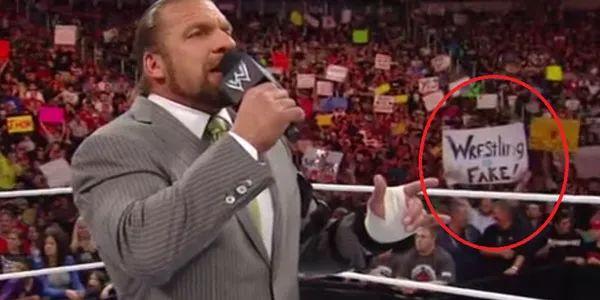 黑粉说WWE是“假的”遭职业选手怒怼：众人皆知，用你来说？
