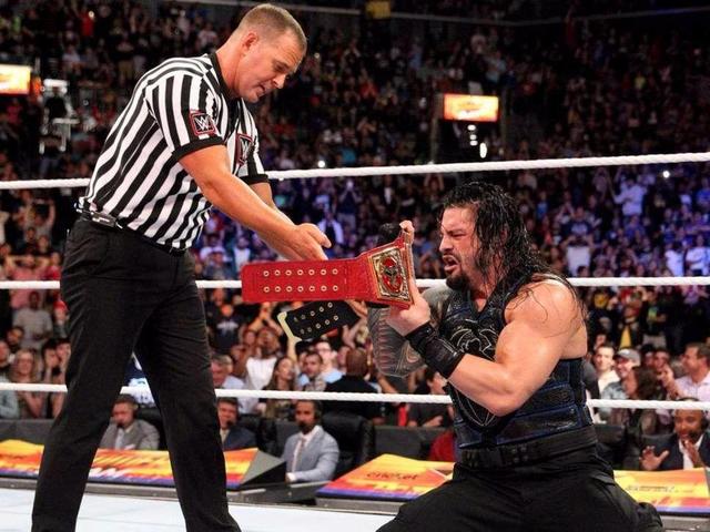 莱斯纳对雷恩斯的比赛为何如此短暂？WWE为罗曼上位真煞费苦心！