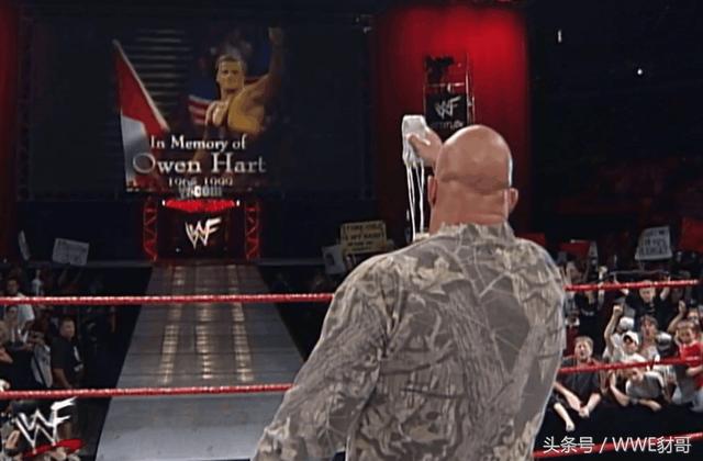 WWE史上最严重的摔角手死亡事故，令巨石强森、HHH等硬汉痛心不已