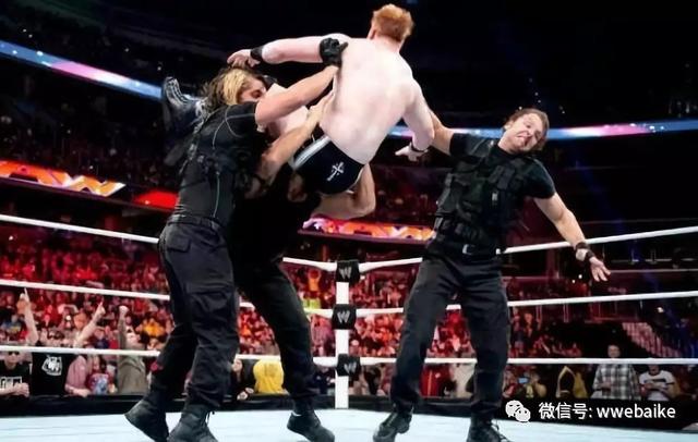 圣盾暴打过多少WWE巨星？送葬者被砸穿解说席，巨石强森也遭了殃