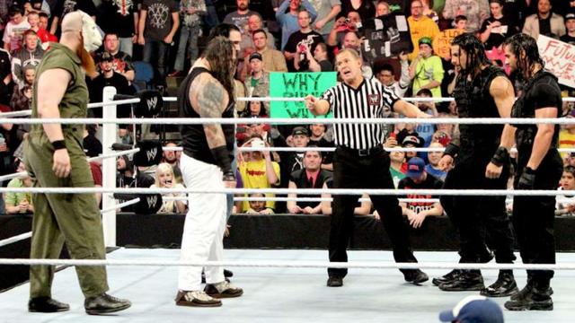 盘点WWE最强组合“圣盾”的5大经典镜头：巨石强森被打吐血
