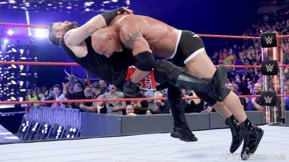 WWE“战神”高博本次大赛也是两分钟战胜！但这是在毁掉高博！