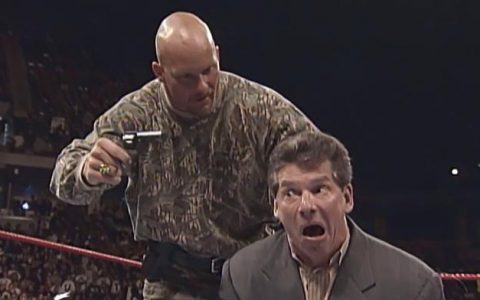 布洛克·莱斯纳竟遭人持枪威胁！盘点WWE真实发生的持枪恐吓事件