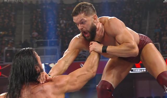 WWE最新TLC大赛战报：“天选之人”翻车，明日华夺冠！