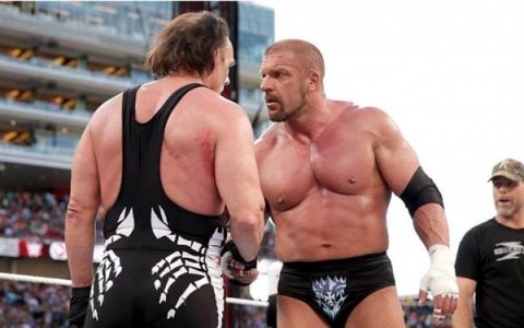 有没有人说，WWE摔角看起来这么假！你们怎么会喜欢这个？