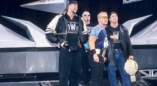 一代摔角王朝的末日！带你走进WWE老对手WCW悲情的最后一天