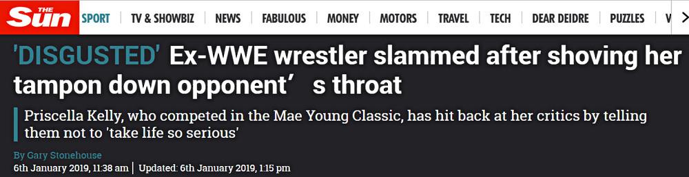 摔角比赛恶心一幕！WWE女子选手当众取出姨妈巾塞入对手口中