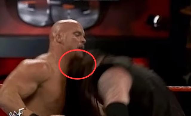 奥运冠军被当场摔成脑震荡！盘点在WWE擂台上被真实KO的选手