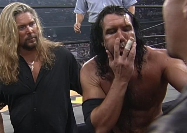 身高2米1的大汉竟被一根手指秒杀？盘点WCW擂台上的荒唐事儿