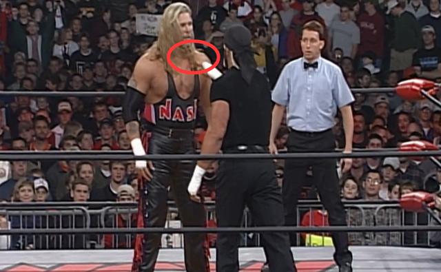 身高2米1的大汉竟被一根手指秒杀？盘点WCW擂台上的荒唐事儿