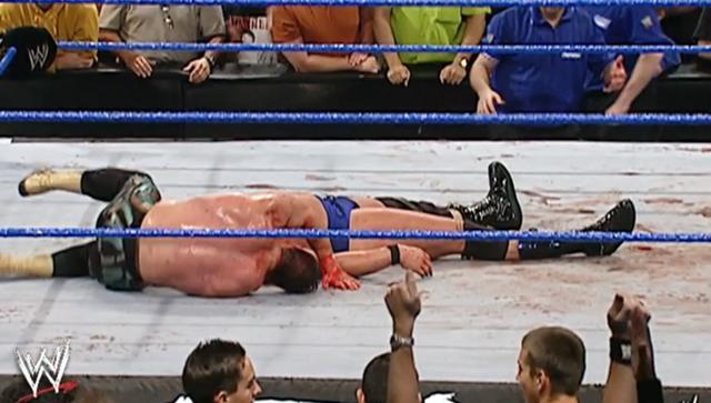 因失血过多而赛后直接休克！盘点WWE中强忍剧痛坚持比赛的巨星