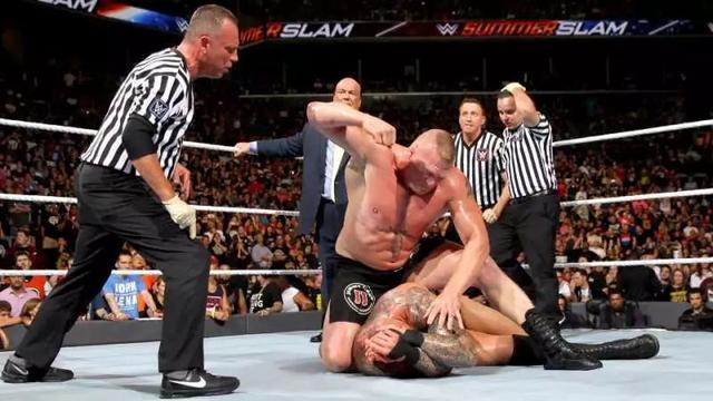WWE比赛中有哪些出乎意料的意外发生？盖尔金自己淘汰了自己