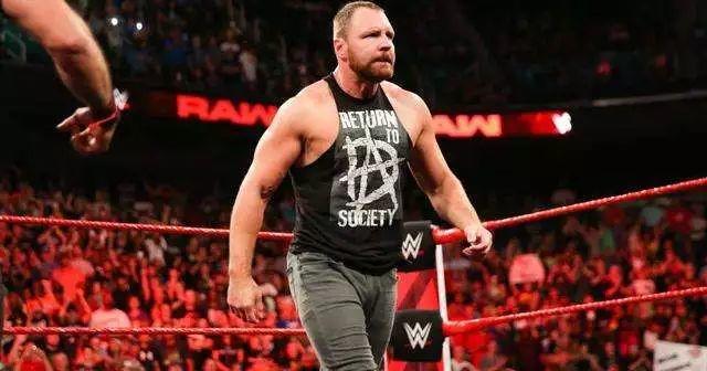 罗曼表示会劝迪安留在WWE，可是官方的五月现场秀名单迪安被删除