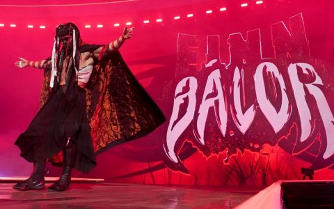 WWE摔角狂热35：芬巴洛尔新皮肤上线轻取洲际冠军