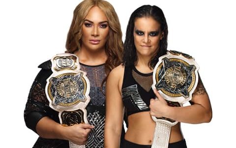钢铁密室牢笼赛：善纳巴斯勒和奈亚贾克斯成功捍卫WWE女子双打冠军头衔