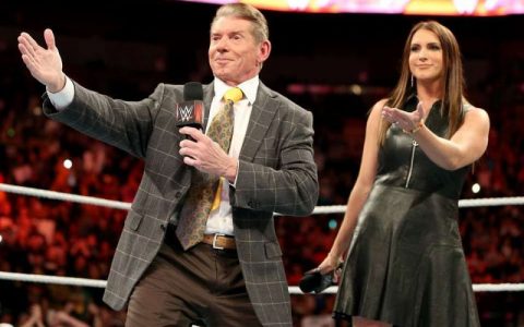 WWE首度承认AEW是强大对手恳求选手们别跳槽