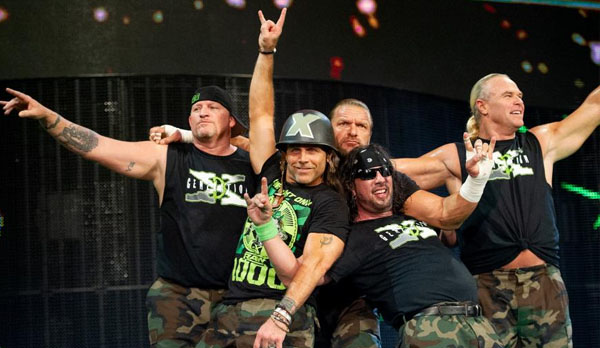 复仇军团女成员被踢出派系！盘点WWE历史上那些选手在伟大派系中昙花一现的时刻！