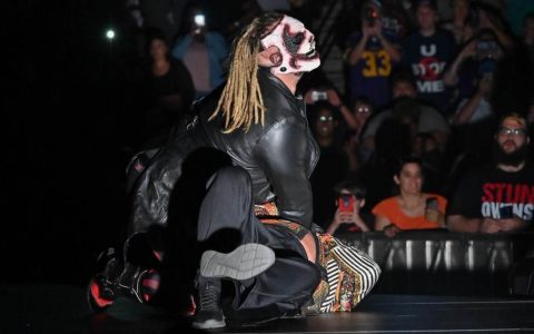 WWE著名解说“国王劳勒”被恶魔“布雷·怀亚特”袭击过后不能进食