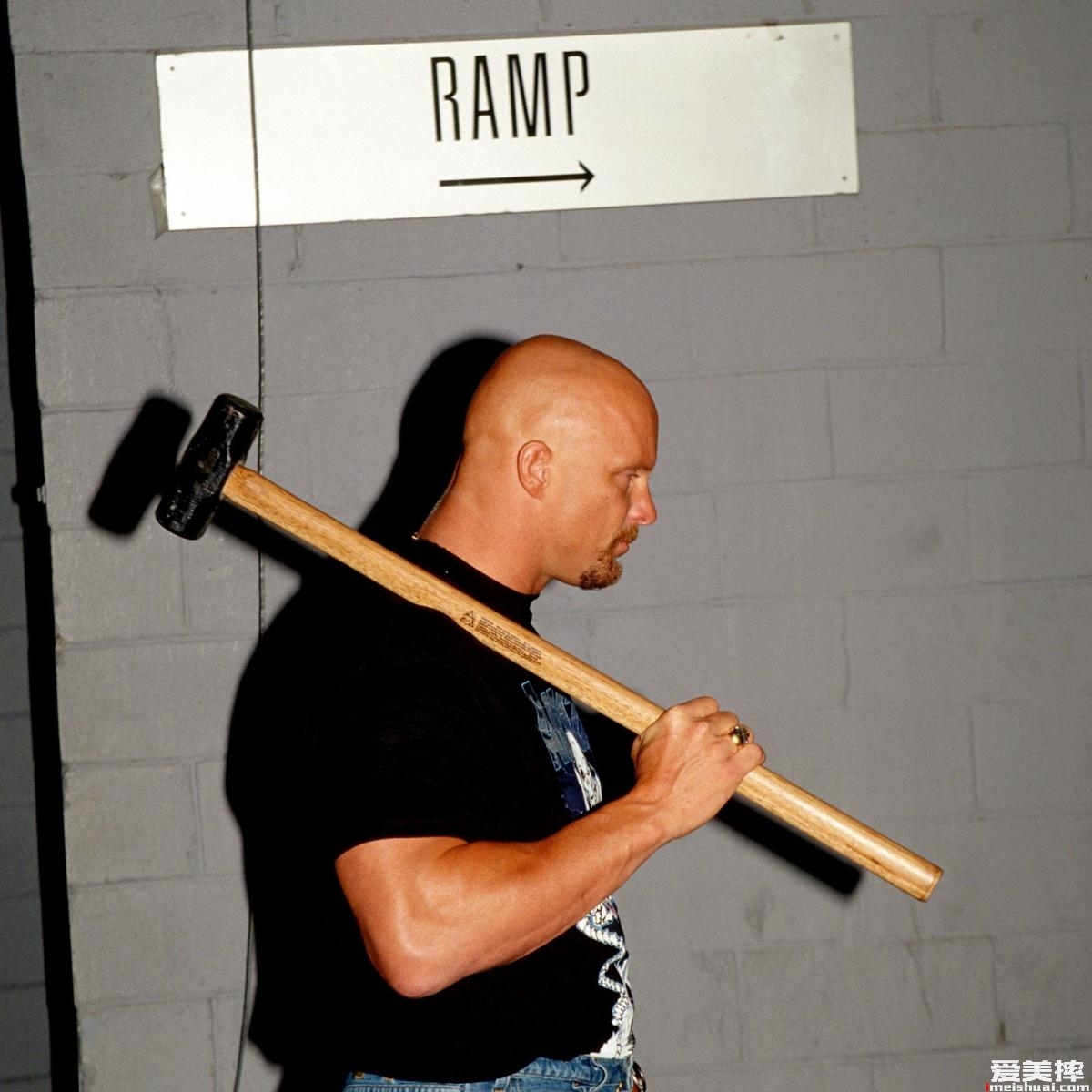 从罗曼雷恩斯被袭击，到WWE史上精彩的暗袭事件