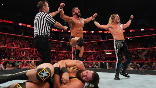 WWE罗伯特鲁德和道夫齐格勒赢得Raw双打冠军头衔