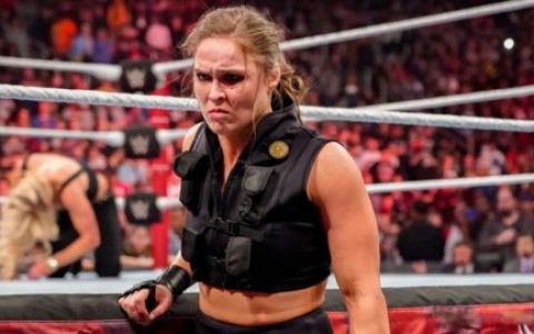 WWE女子皇家大赛上隆达罗西重磅回归，并且成功赢得比赛