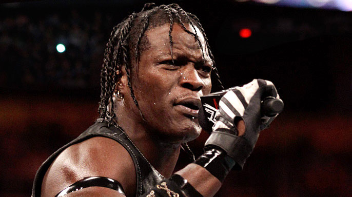 WWE对种族歧视非常严重，被自家的明星指控！