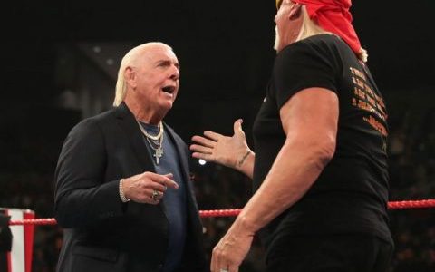 即使瑞克弗莱尔和胡克霍根登场Raw也没能阻止收视率的下降！