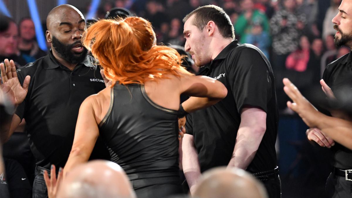 贝基·林奇（Becky Lynch）和夏洛特·弗莱尔（Charlotte Flair）对IIconics：照片 _ WWE