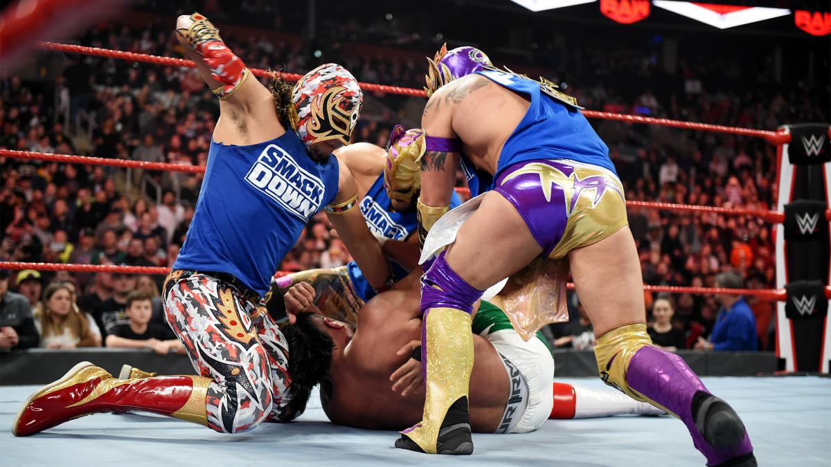 塞斯·罗林斯vs.安德拉德被卢卡家族偷袭《WWERAW1382期》