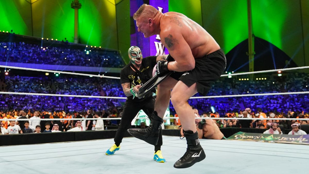 WWE冠军赛-布洛克莱斯纳vs.凯恩·维拉斯奎兹精彩抓拍