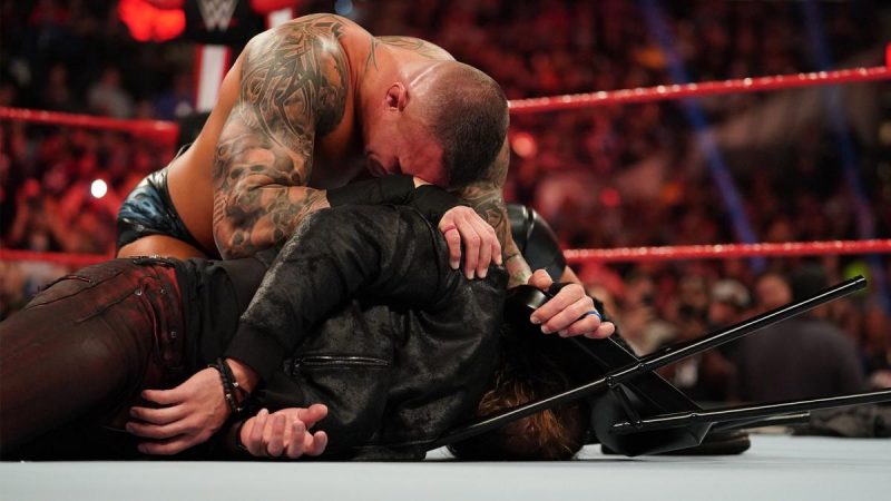 WWE超级巨星兰迪奥顿攻击艾吉
