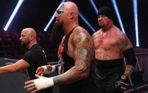 WWE史上第一场零观众RAW节目，却暗示多场WWE狂热比赛