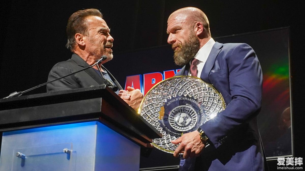 阿诺·施瓦辛格授予WWE Triple H终身成就奖 (8)