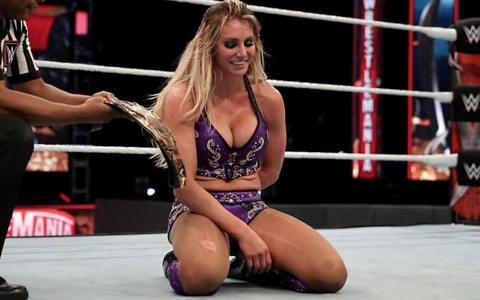 让夏洛特成为NXT女子冠军，到底是利还是弊？