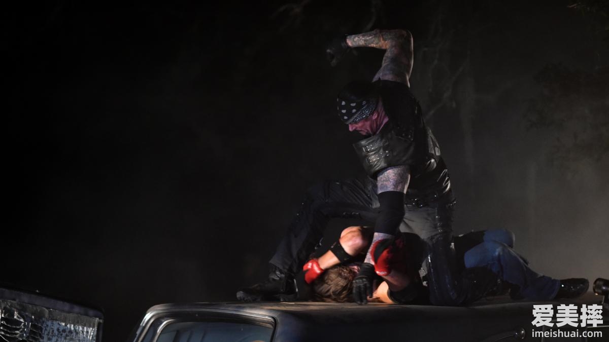 WWE摔角狂热大赛36：送葬者vs.AJ斯泰尔斯（墓地战）