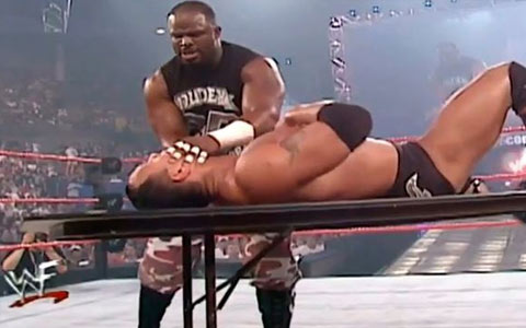 盘点WWE历史上最著名的几场“强弱不等赛”