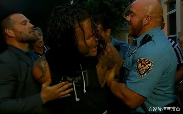 无语！杰夫·哈迪（Jeff Hardy）酒驾被捕事件被WWE带入剧情当中！
