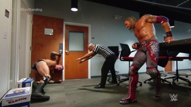 罗曼·雷恩斯做客节目，谈几时回归WWE，回应与送葬者的比赛！