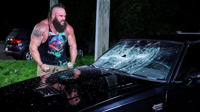 “抱抱女王”重夺WWE女双冠军，米兹莫里森赛前搞心态惨遭翻车