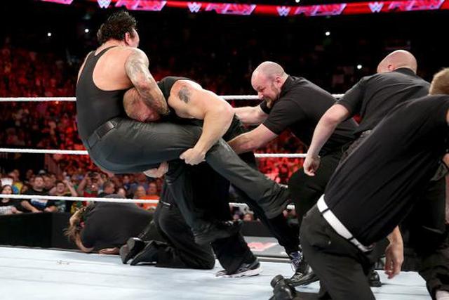 WWE送葬者(The Undertaker)承认连胜终结本想留给罗曼·雷恩斯，选择大布是文斯之意