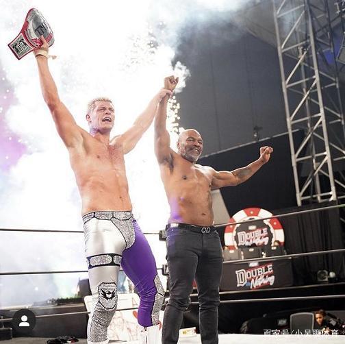 WWE冠军被KO要求泰森道歉！拳王撕衣露肌肉，又一次引发擂台大战