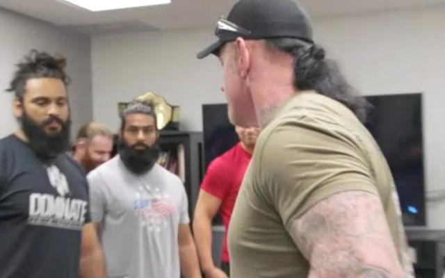 ESPN公开《送葬者(The Undertaker)：最后一程》终极篇画面，向NXT明星传授经验