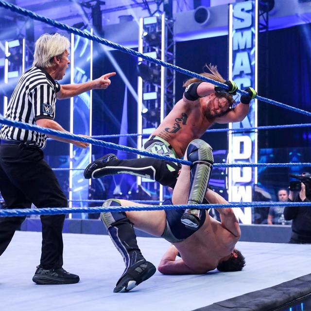 现象级大师首度登顶WWE洲际冠军，杰夫黑历史再次沦为剧情素材