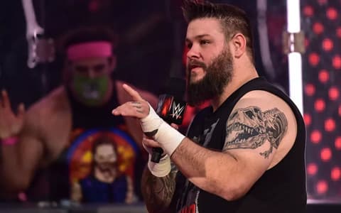 WWE铁笼密室淘汰赛严重失利，KO胖将转换目标，杰·乌索会是他新的大敌！