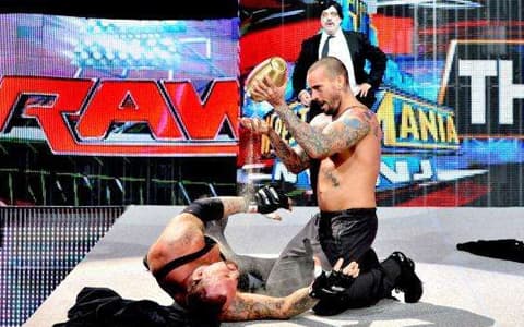 揭露真相?CM朋克表示WWE宣称送葬者的退役只是一个惯例的骗局!